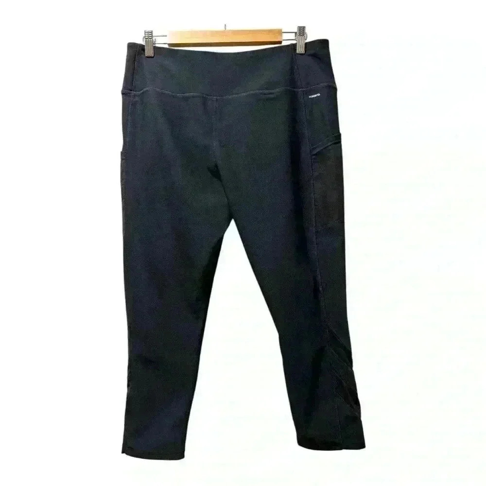 Mondetta Black Leggings with side pockets and striped mesh on legs. Size XL.